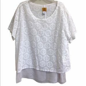 Women’s Top Size 2X New With Tags.